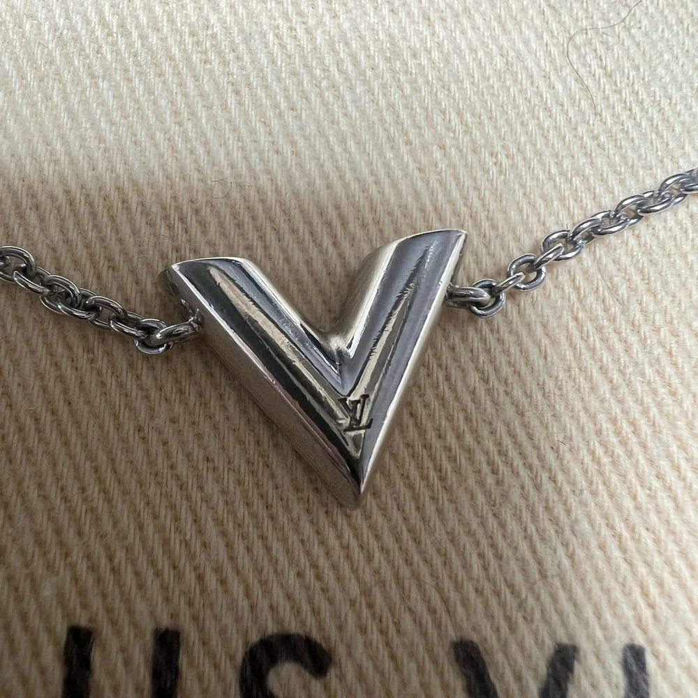Louis Vuitton Silver V Chain Bracelet - Picture 9 of 12